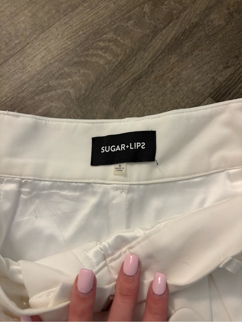 Sugarlips White High-Waist Belted Women's Shorts - Picture 3 of 4